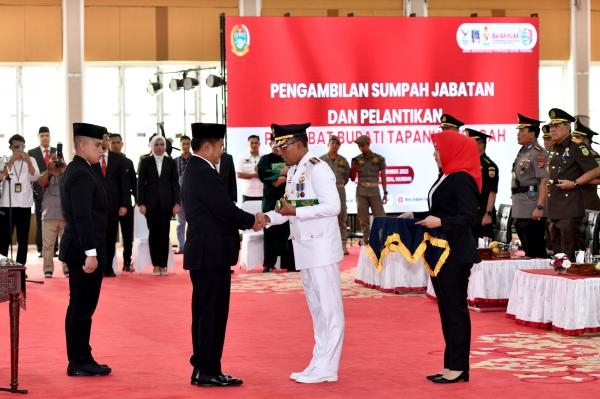 Pj Gubernur Sumut Hassanudin Lantik Pj BupatiTapteng *Ingatkan Jaga Kondusivitas Daerah